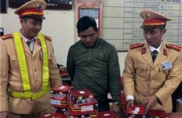 Quảng Ninh bắt vụ vận chuyển trái phép 12 kg pháo nổ